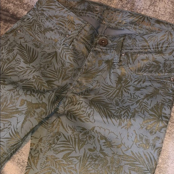 DL1961 Emma Leggings with Metallic Tropic Print - Picture 3 of 8